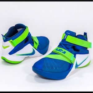 Nike Girls Lebron Soldier 9 Basketball Shoe